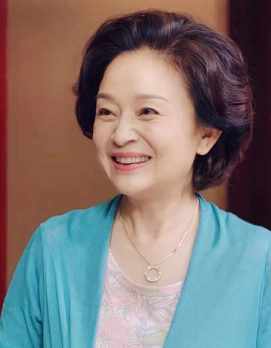 刘莉莉个人资料家庭,家庭温馨，事业璀璨的人生旅程